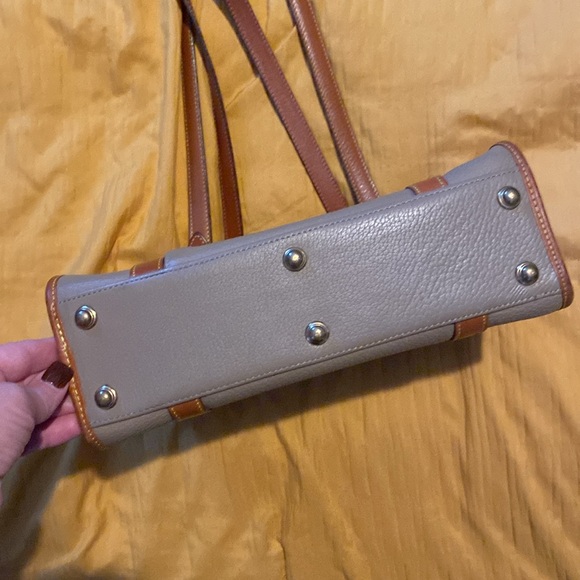 Beautiful vintage Dooney and Bourke shoulder bag - Picture 2 of 8